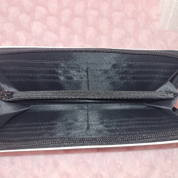 F•R•I•E•N•D•S zip-around wallet - Picture 4 of 16